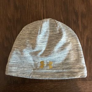Gray, Under Armour stocking cap. 🤍